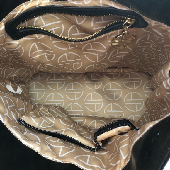 Large Leather Tote with Open Top and Pockets Inside - Picture 3 of 5